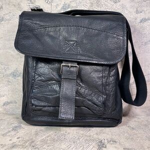 Wilsons Leather lightweight messenger bag